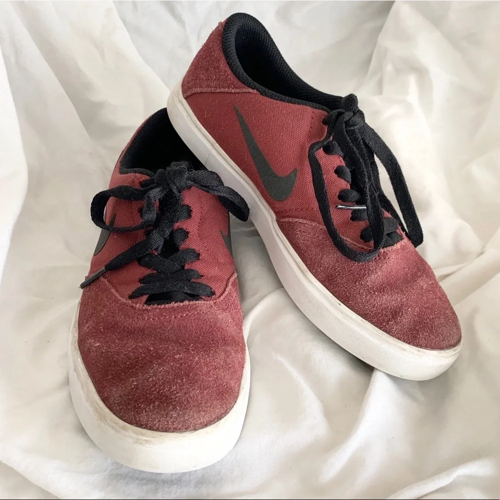 Nike Kids Burgundy and Black Sneakers